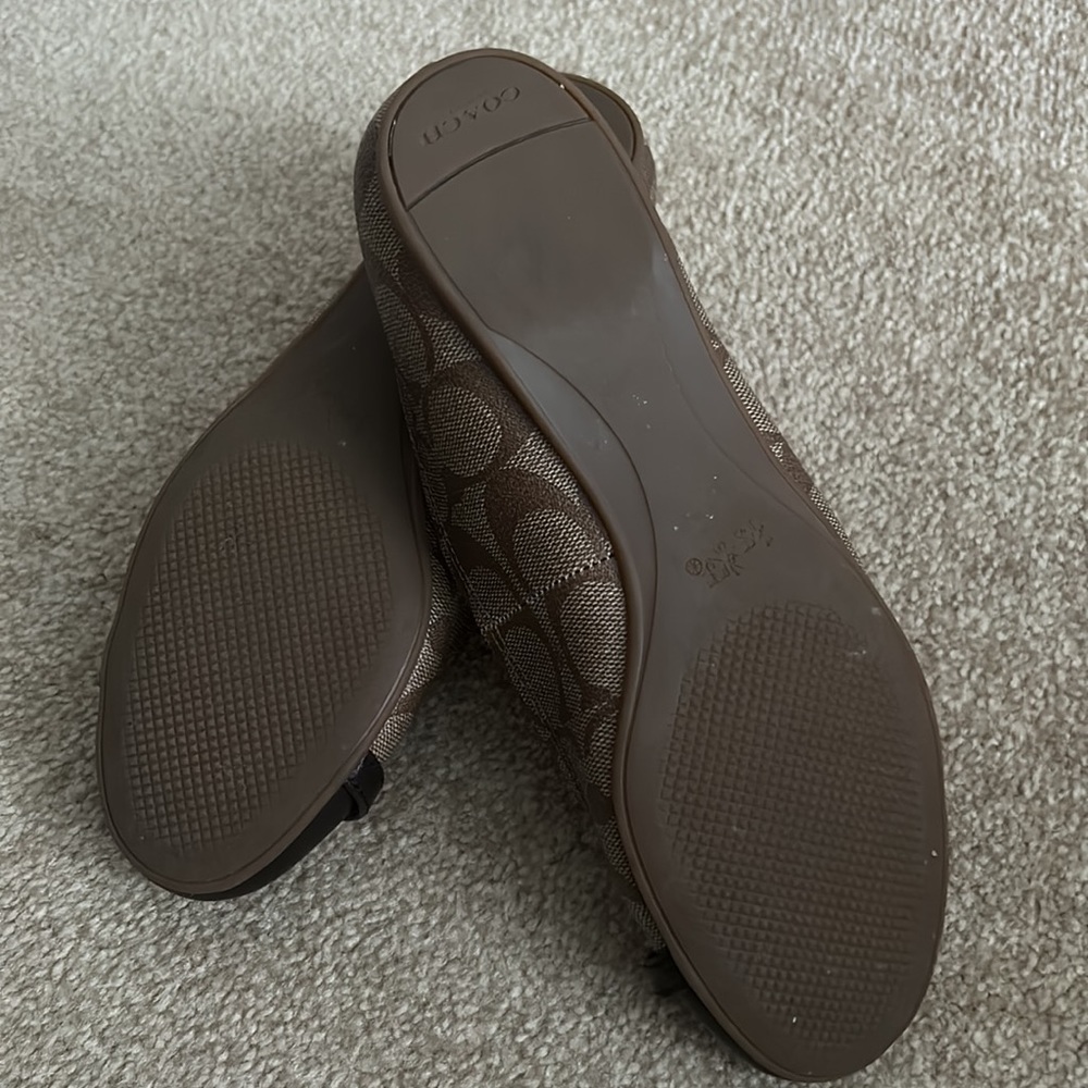 Like new Coach flats - Picture 2 of 4